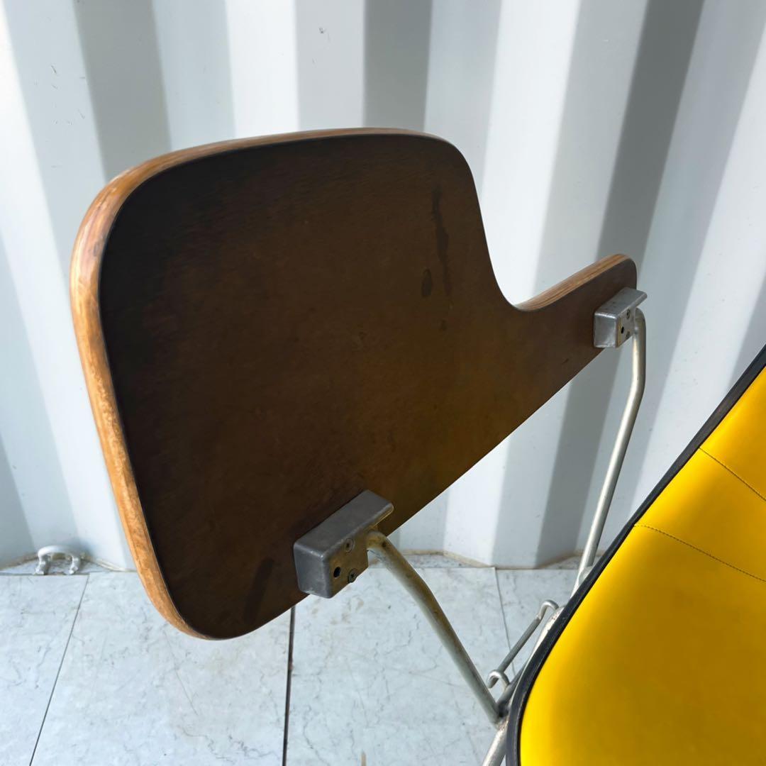 取付無料！ハーマンミラー イームズ シェルチェア テーブル付きスクールベース✨