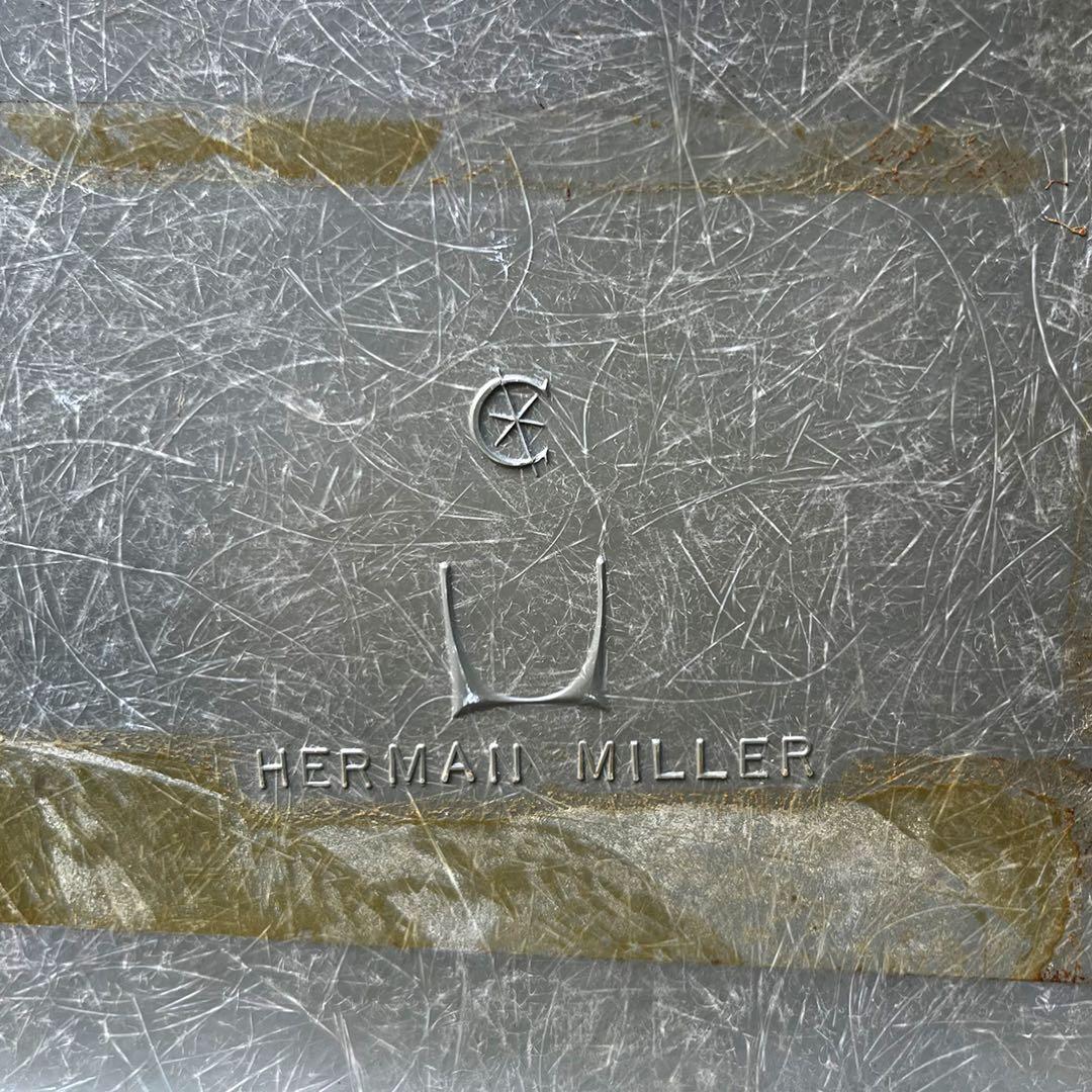 取付無料！ハーマンミラー イームズ シェルチェア テーブル付きスクールベース✨