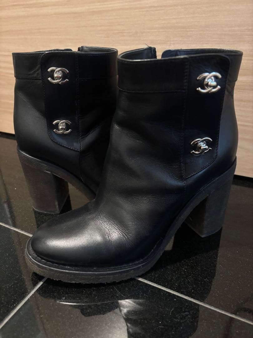 りき✨CHANEL 黒38（24.5）ターンロックブーツ現品限り✨