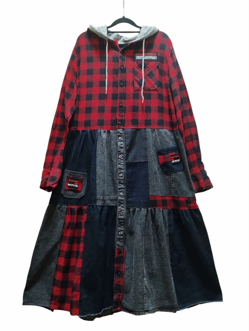 古着デニムリメイク　フード付きネルシャツの羽織れるデニムパッチワークワンピース