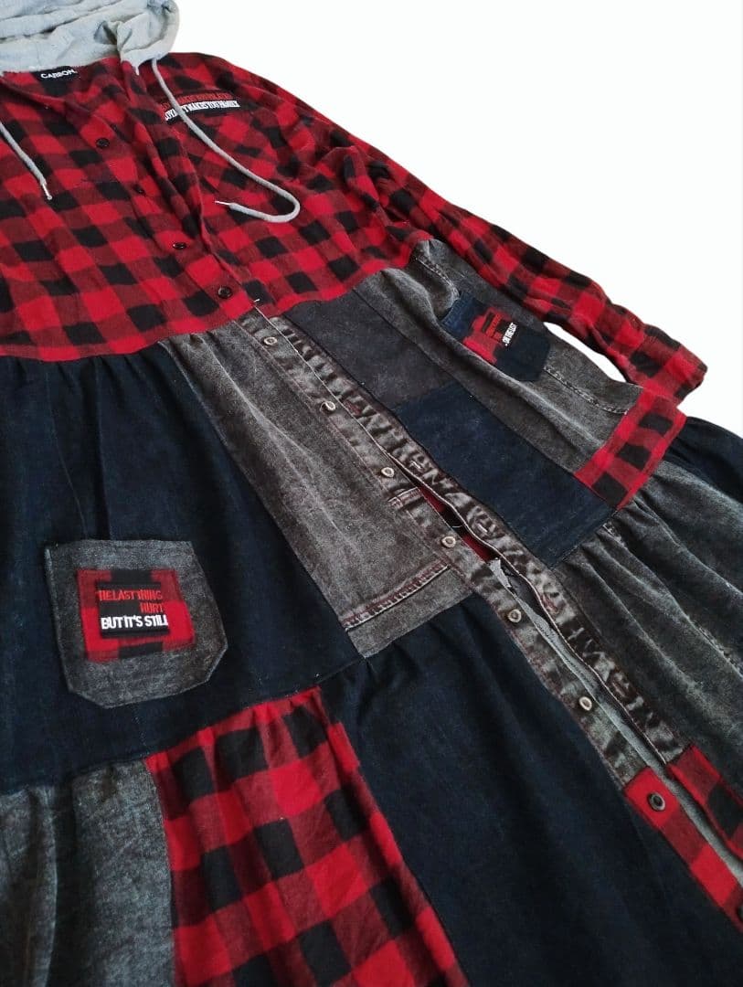 古着デニムリメイク　フード付きネルシャツの羽織れるデニムパッチワークワンピース