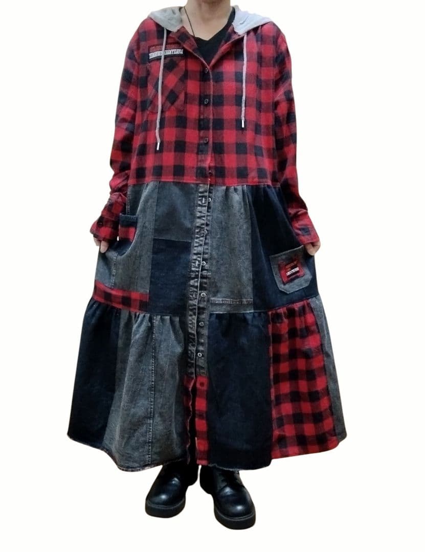 古着デニムリメイク　フード付きネルシャツの羽織れるデニムパッチワークワンピース