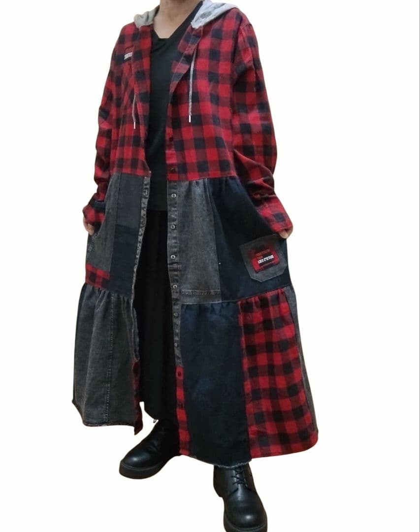 古着デニムリメイク　フード付きネルシャツの羽織れるデニムパッチワークワンピース