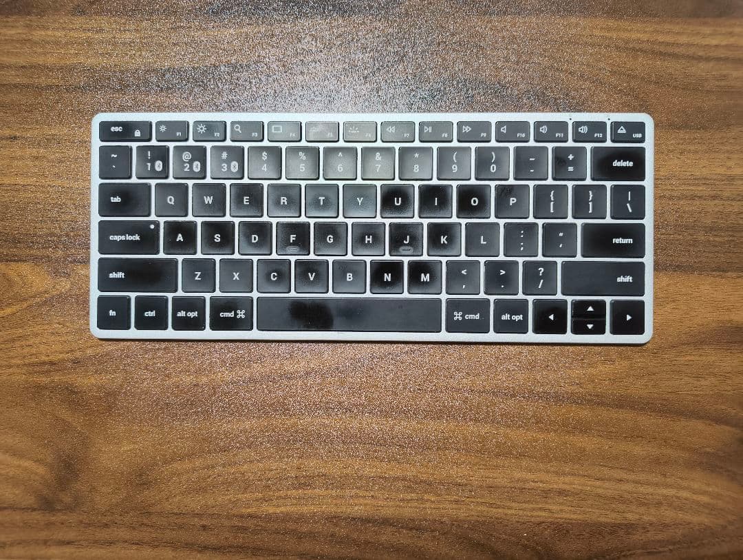 Macmini M2 8GB 256GB　Satechiキーボード＆マウス付