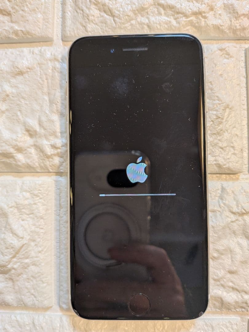 Apple iPhone SE 128GB 白　充電ケーブルバッテリー残量84%