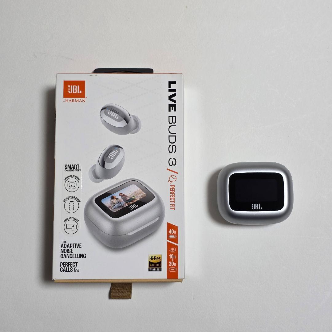 JBL　ノイズキャンセリングイヤホン「LIVE BUDS 3 」シルバー