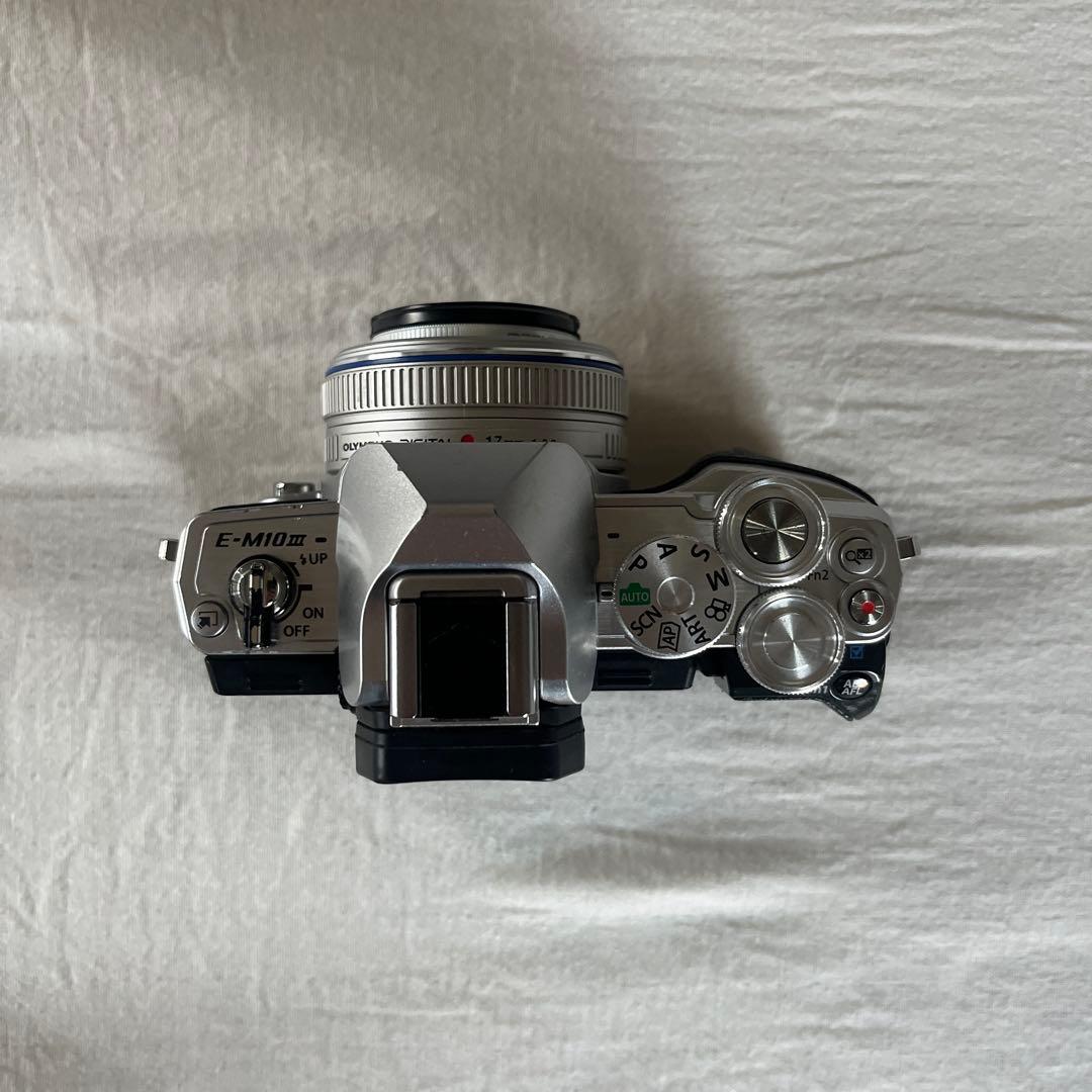 OLYMPUS OM-D E-M10 Mark III + 17mmレンズセット