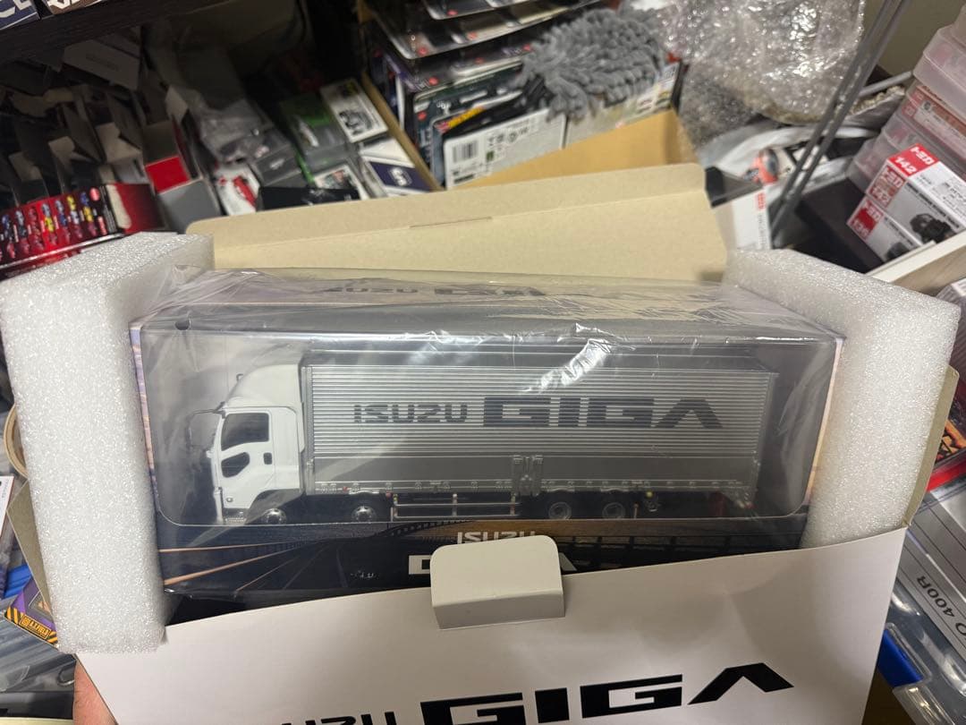 新品未開封品　いすゞ ギガ 模型　トラック模型　コレクション