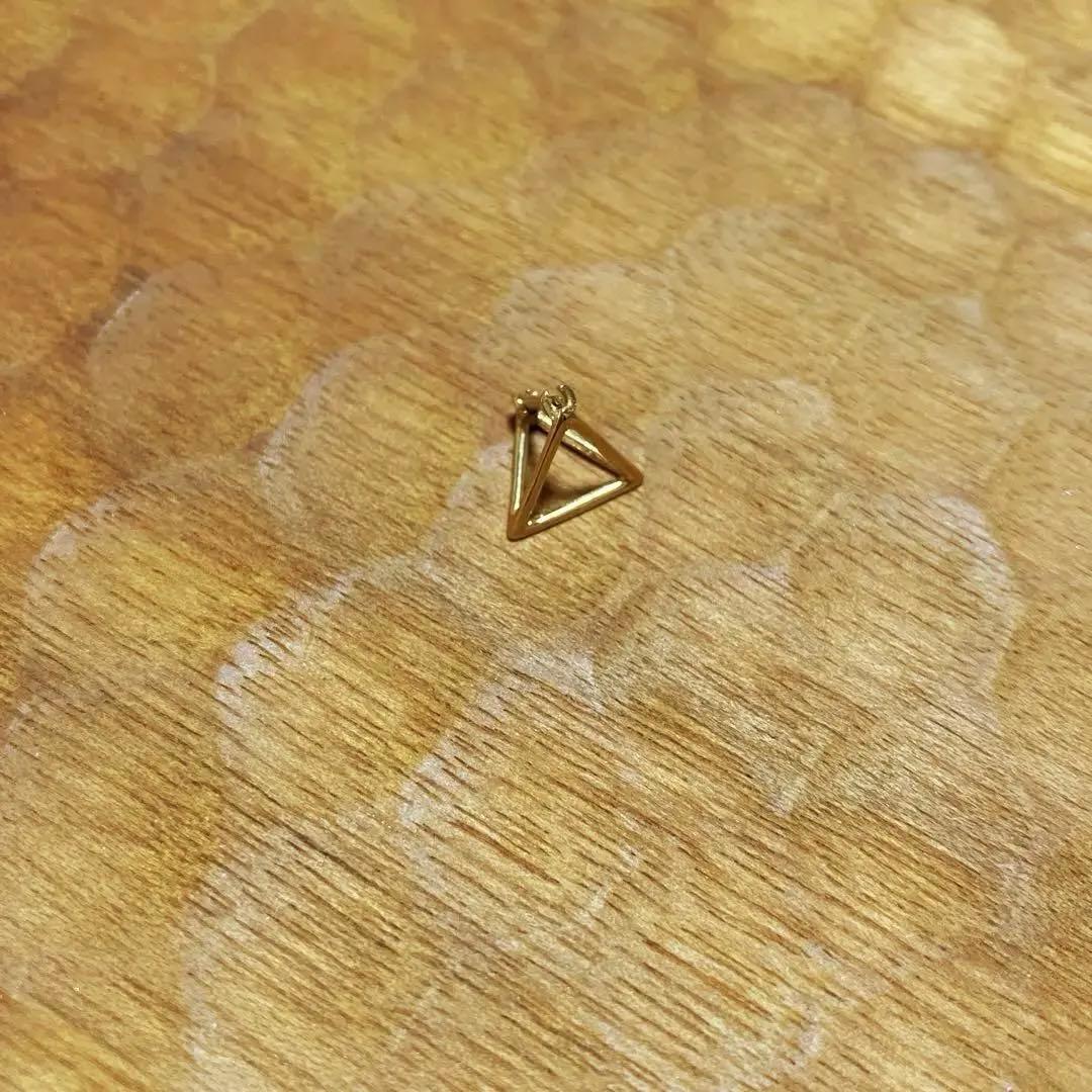 美品 SHIHARA トライアングルピアス 10mm K18YG 片耳用
