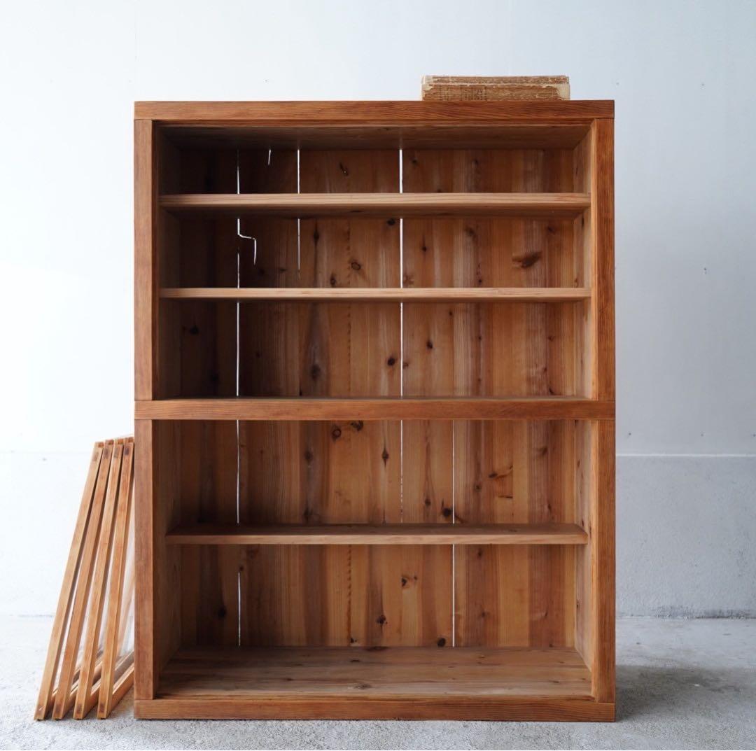 ガラス引き戸のキャビネット