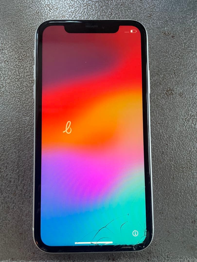 iPhone XR ホワイト ひび割れあり 本体