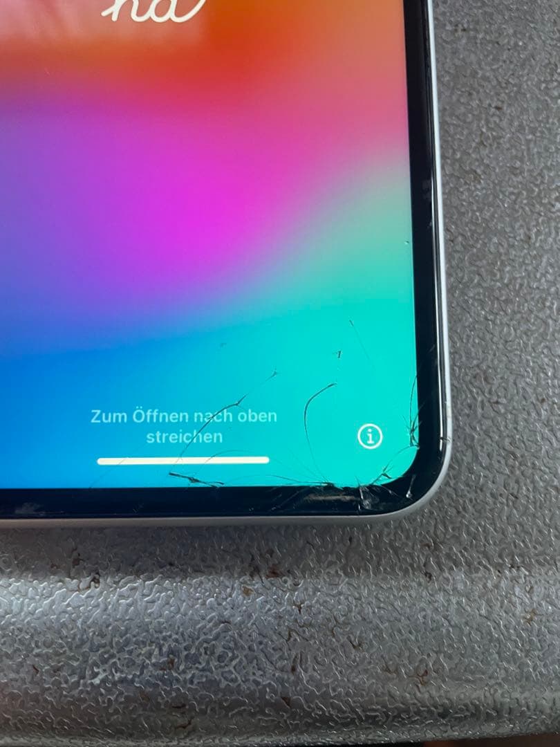 iPhone XR ホワイト ひび割れあり 本体