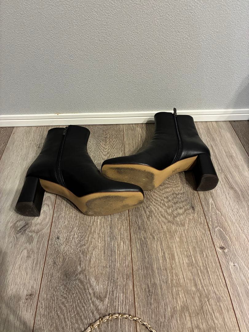 【専用】ダイアナ　ＤＩＡＮＡ　スクウェアトゥショートブーツ(スムース　ブラック)