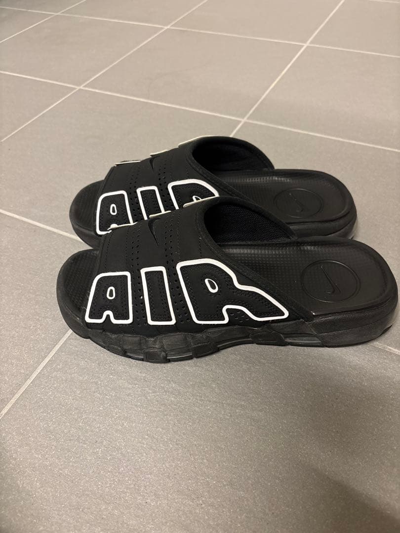 石田　Nike ブラック AIR サンダル　モアテン27cm