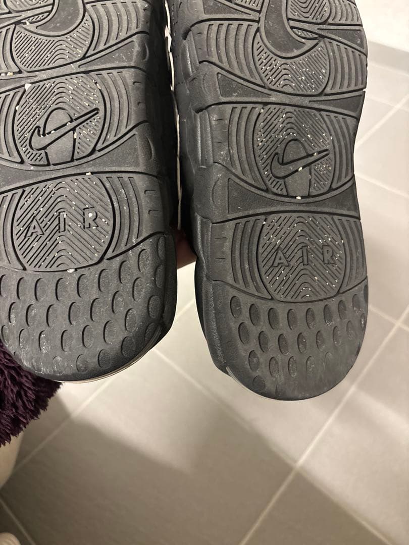 石田　Nike ブラック AIR サンダル　モアテン27cm