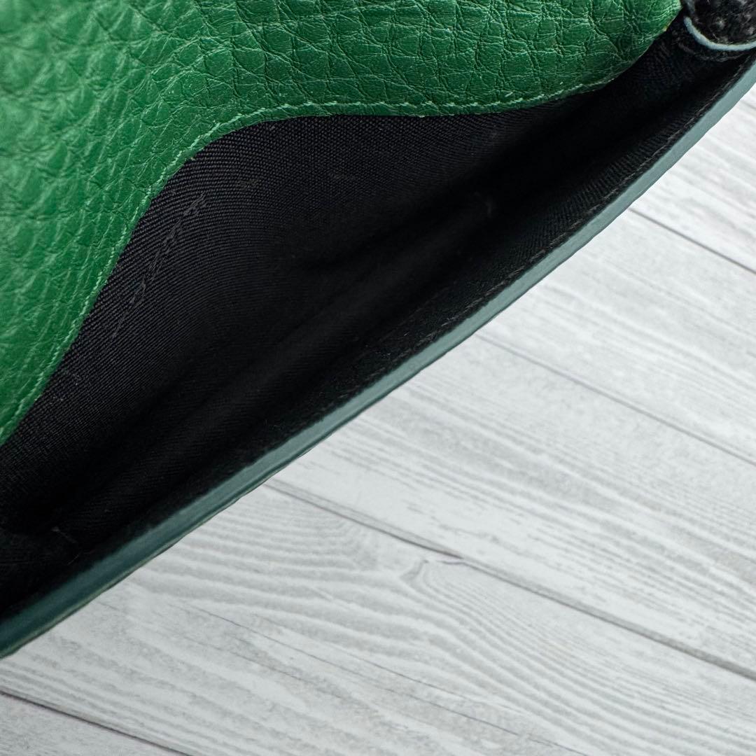 【美品】FENDI　セレリア　名刺入れ　レザー　バイカラー　シボ革　ネイビー