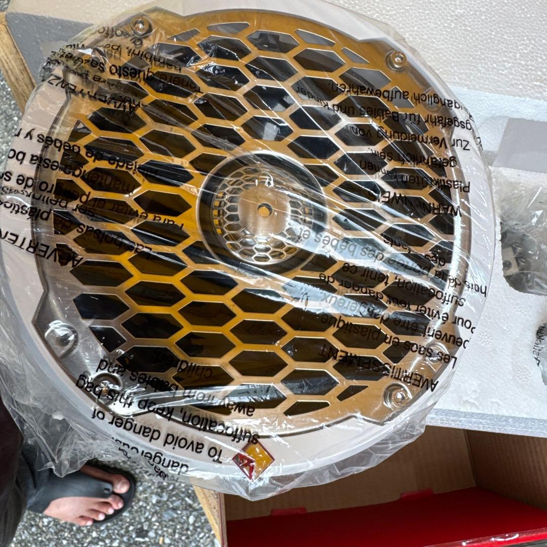 ロックフォードコアスピーカー ホワイト/ブラック ハニカムデザイン