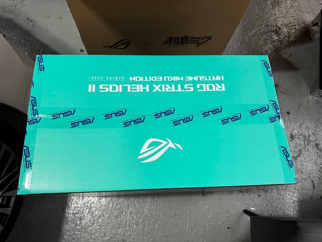 fantomX7限定品ROG Strix Helios II 初音