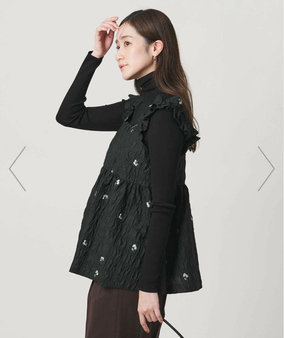 試着のみ　UNITED ARROWSスクエア フラワー ジャガード キャミソール