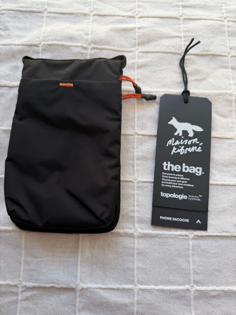 topologie×MAISON KITSUNE フォンサコッシュ