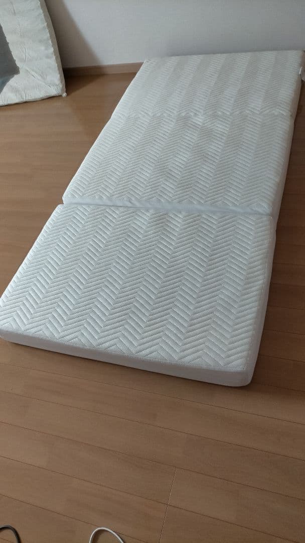 雲のやすらぎプレミアム　三つ折りマットレス