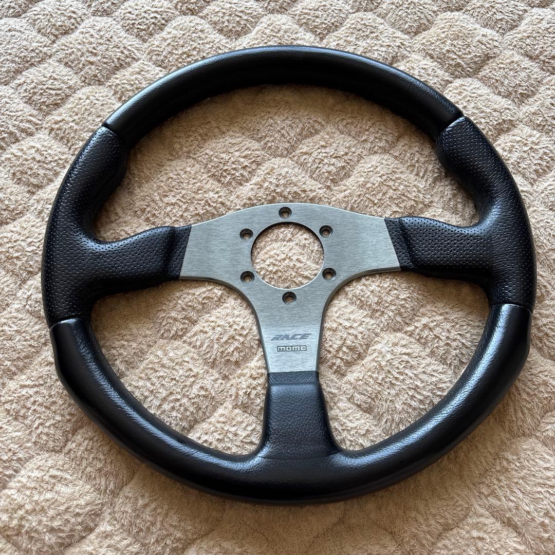 Momo ステアリング