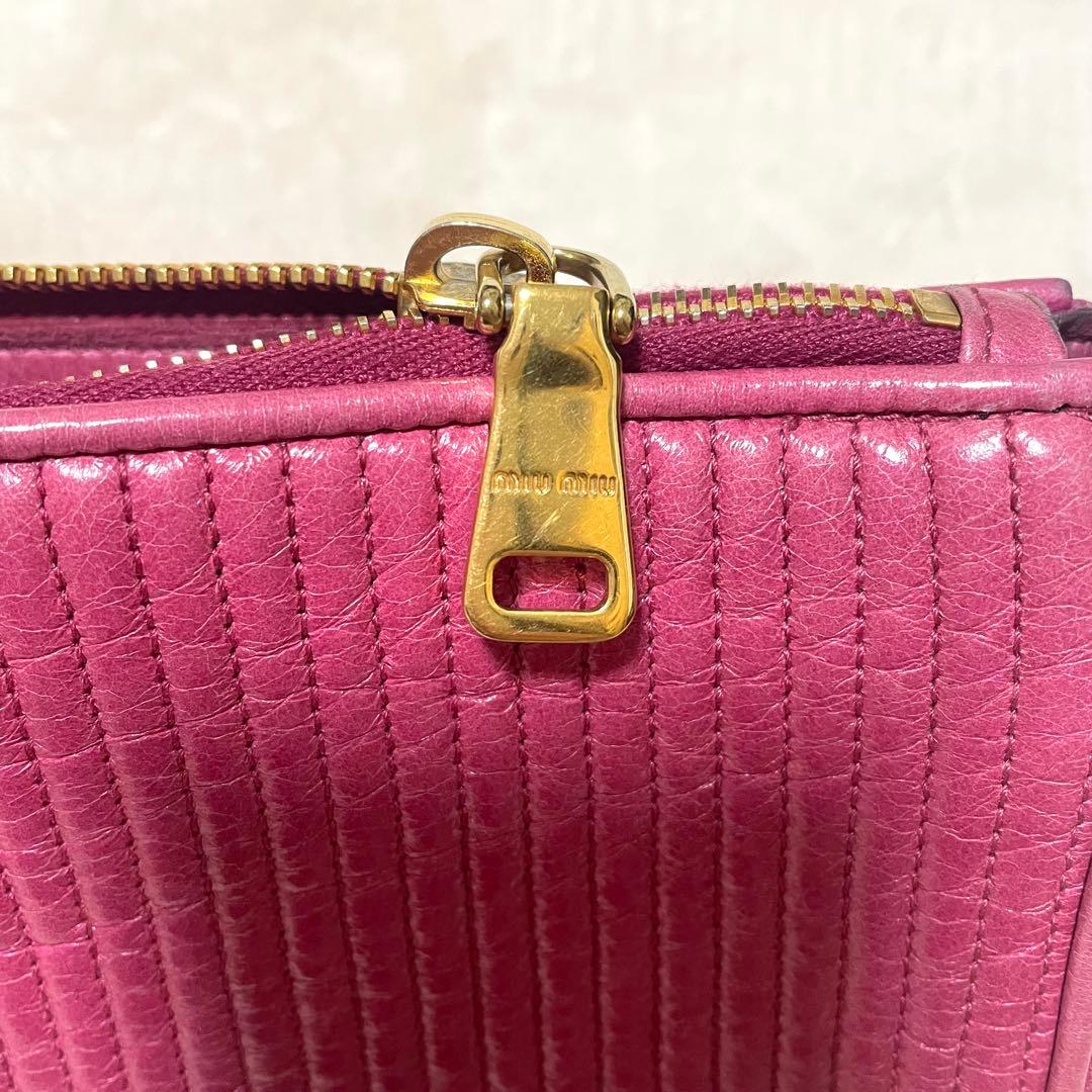 MIU MIU　ミュウミュウ　クラッチバッグ