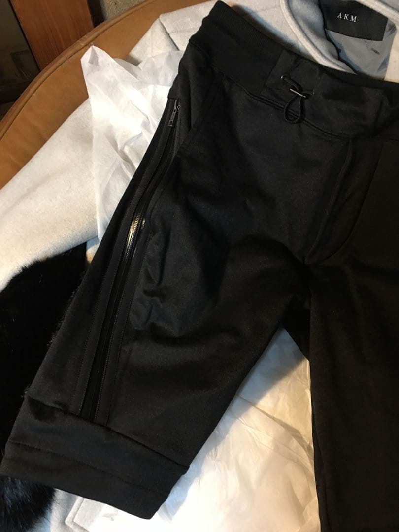 ごいちAKM LUXE SIDE ZIP SHORTS BL