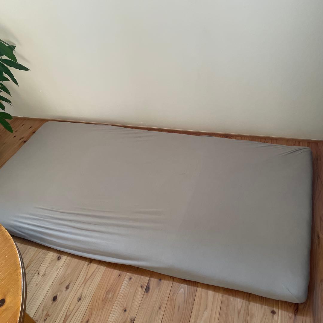 エアウィーヴ 敷布団 シングル 2年ほど使用 専用シーツつき