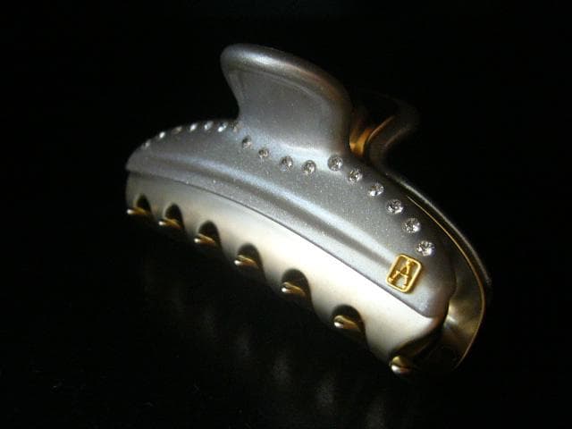☆美品☆アレクサンドルドゥパリ●クリスタル付きクリップ/グレー/Mサイズ