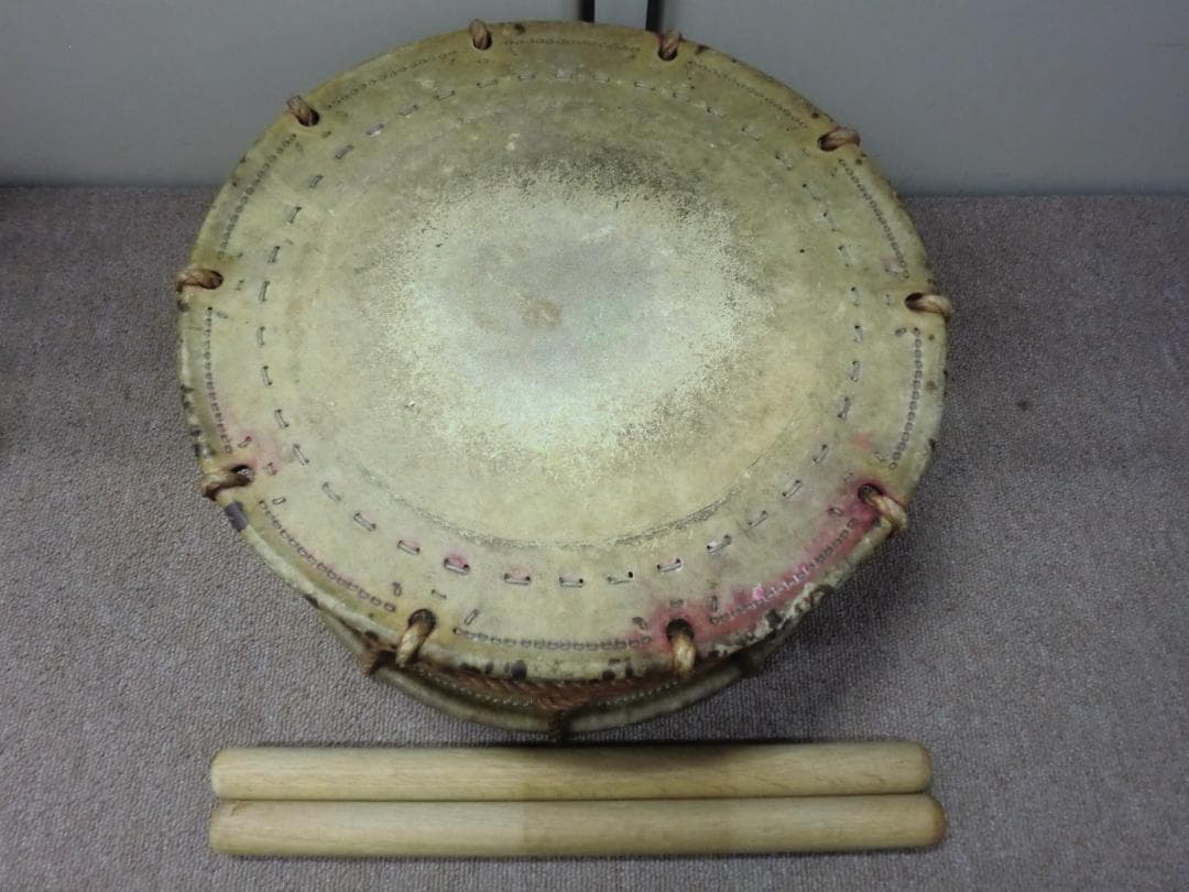 【中古品】締太鼓 面:約35cm 胴長:約15cm　バチ付き 田中太鼓店制作
