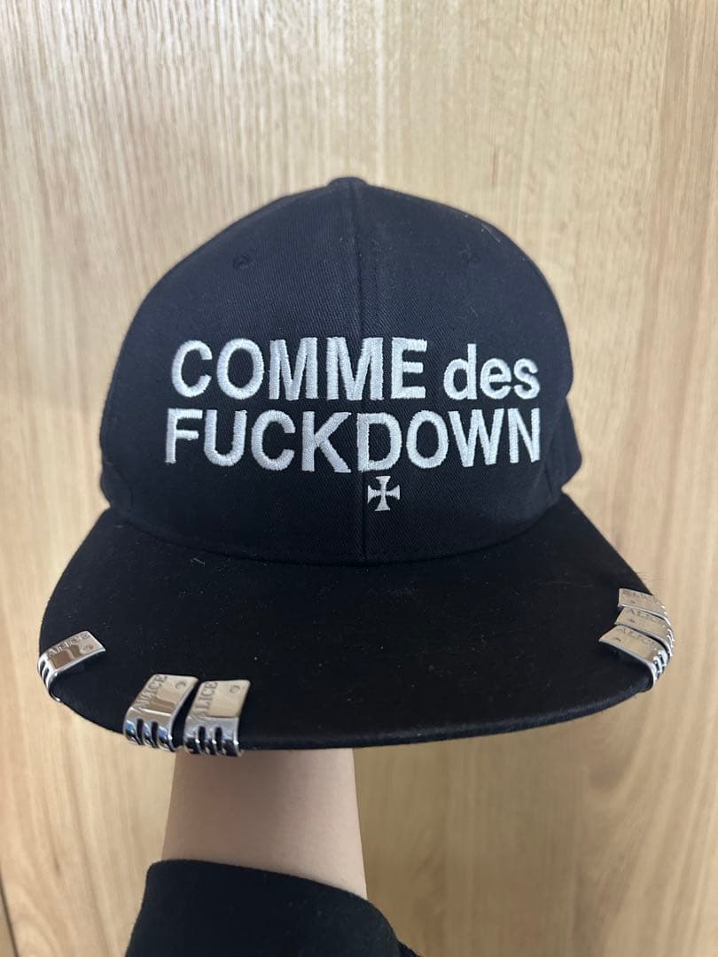 COMME des FUCKDOWN alice キャップ