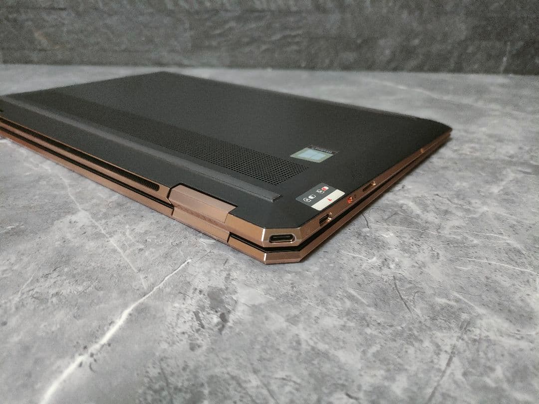 美品 HP SPECTRE COREI7 メモリ16 SSD256 新品バッテリ