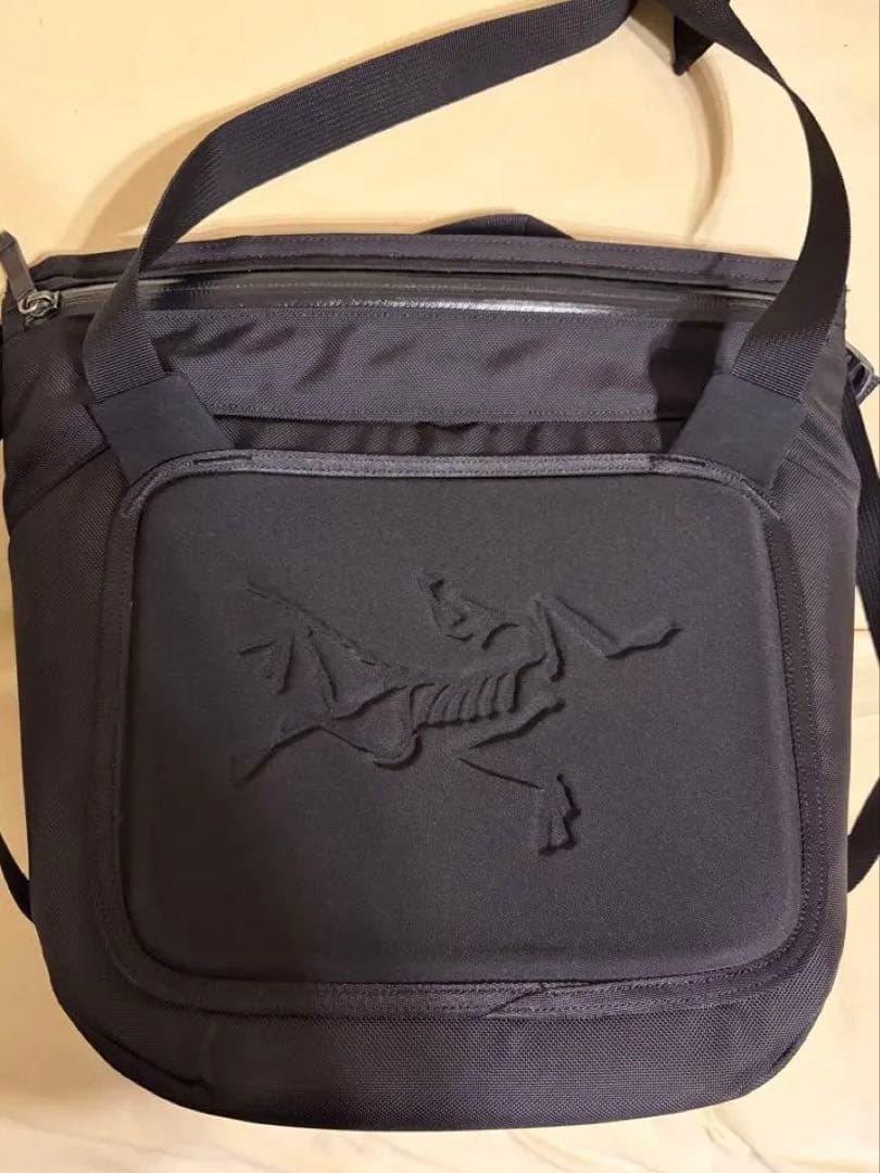 ARC’TERYX アークテリクス ARRO 8 ショルダーバッグ