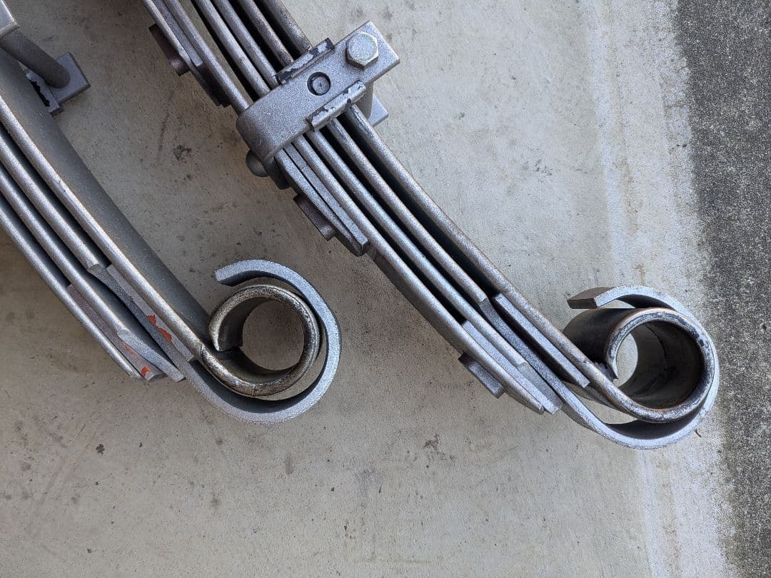 ランクル70 GRJ76 キープスラント 2インチアップ リーフスプリング