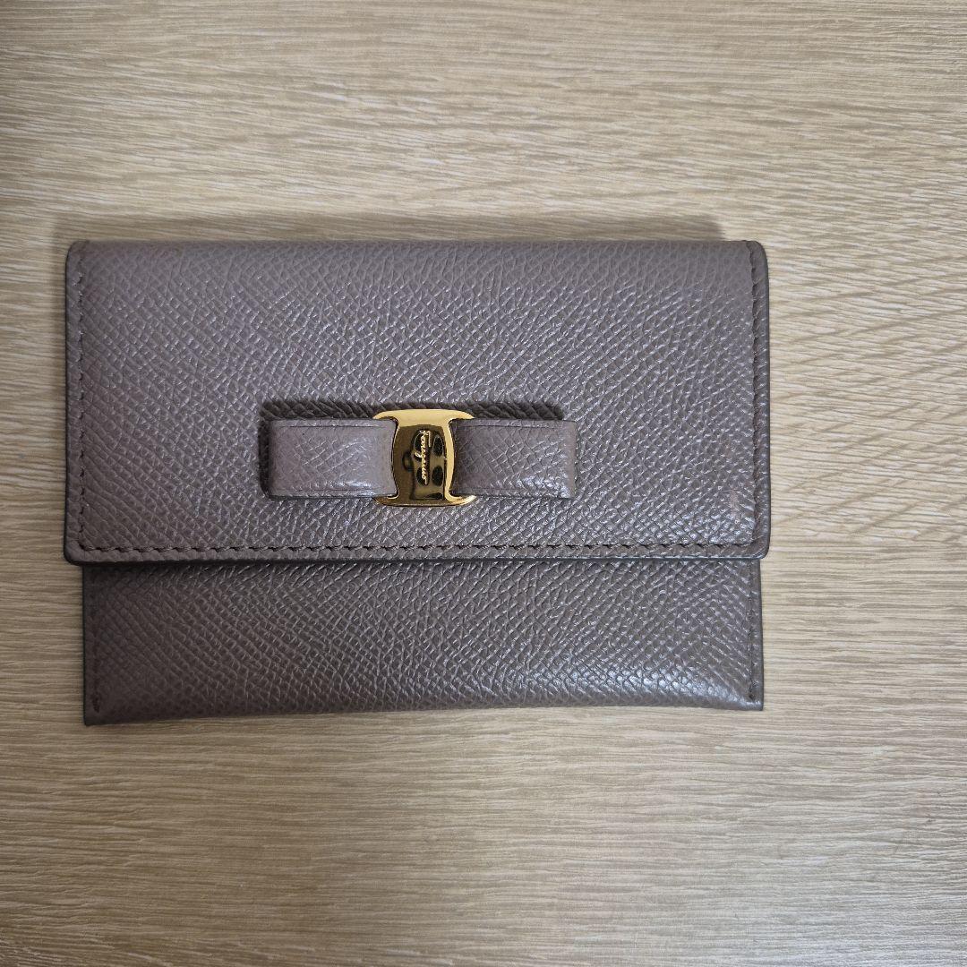 サルバトーレフェラガモ　名刺入れ