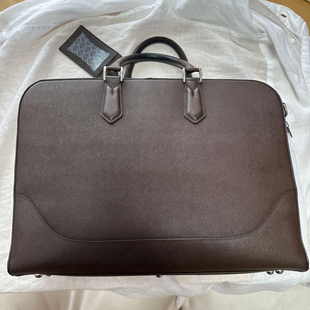 ペッレモルビダ　キャピターノ　ダークブラウン