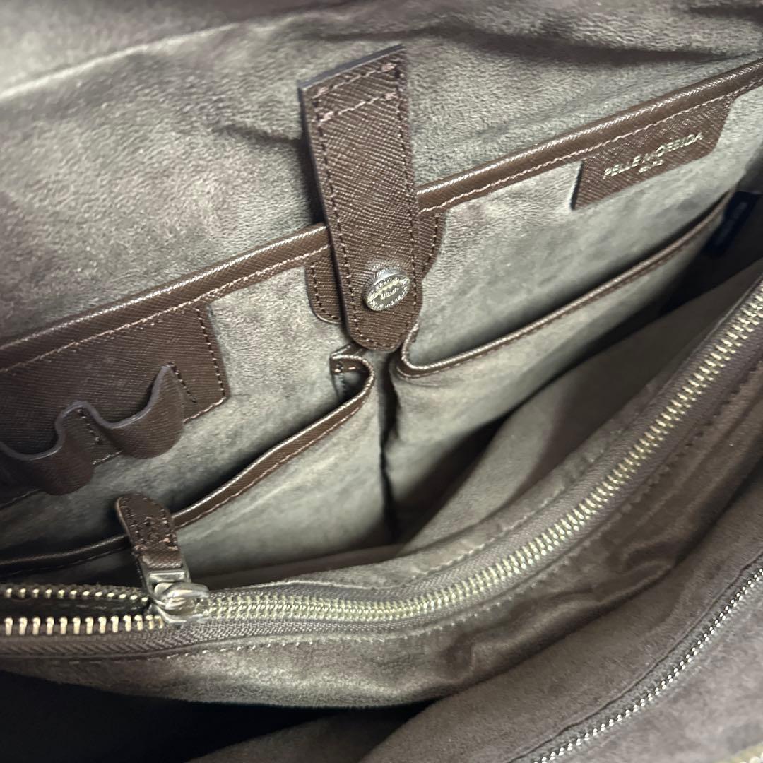 ペッレモルビダ　キャピターノ　ダークブラウン