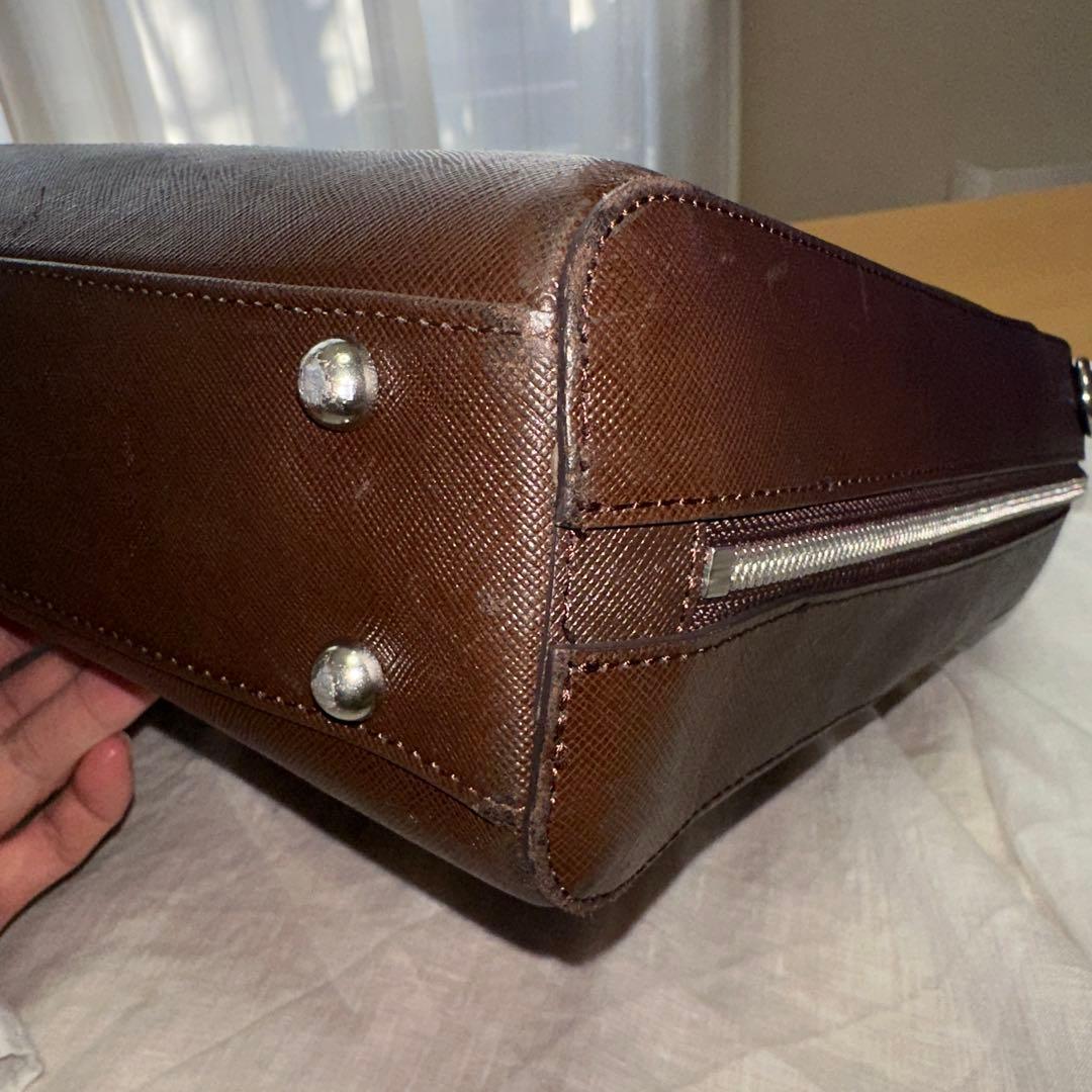 ペッレモルビダ　キャピターノ　ダークブラウン