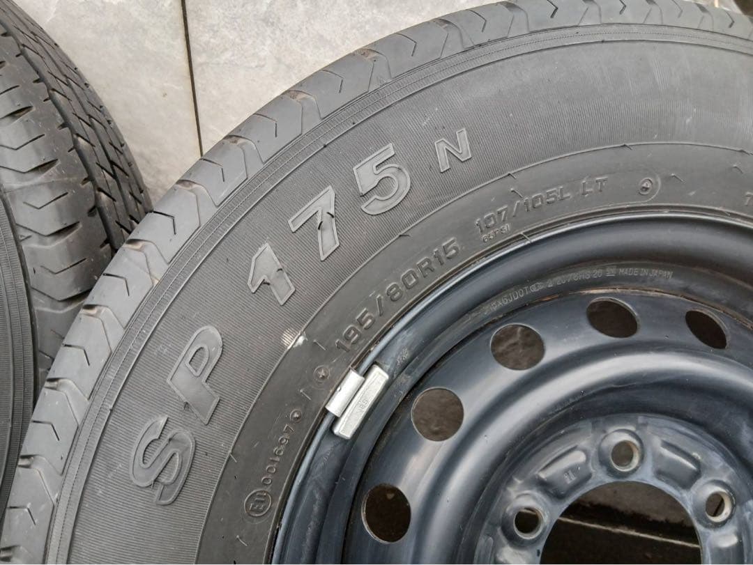 送料込み！新車外し ハイエース　ノーマルタイヤ　ホイールセット