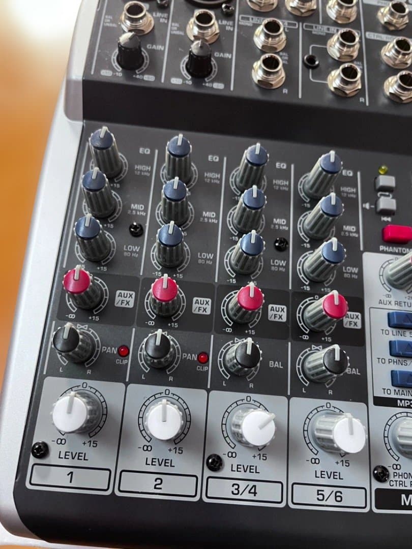 BEHRINGER XENYX QX602 MP3 アナログミキサー・USB