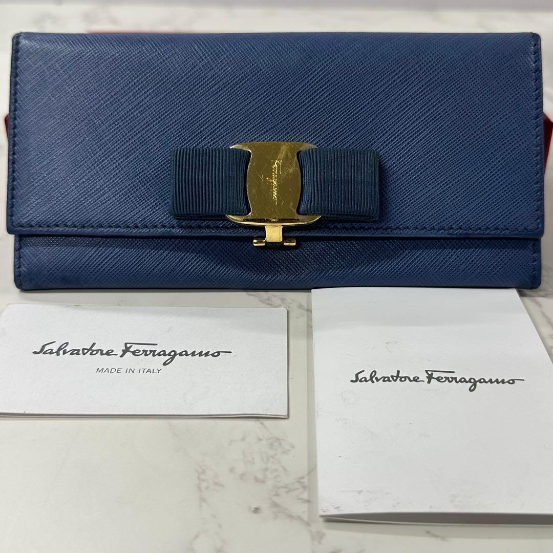 新品同様‼️ サルヴァトーレフェラガモ　財布　二つ折り　長財布　ヴァラ　リボン