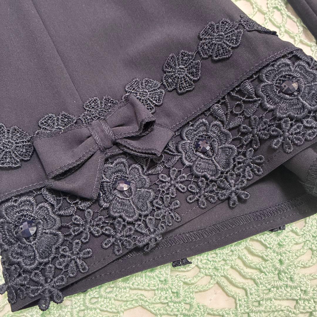 スーパービューティー☆44☆新品タグ付き裾レースとビジューのハイテンションパンツ