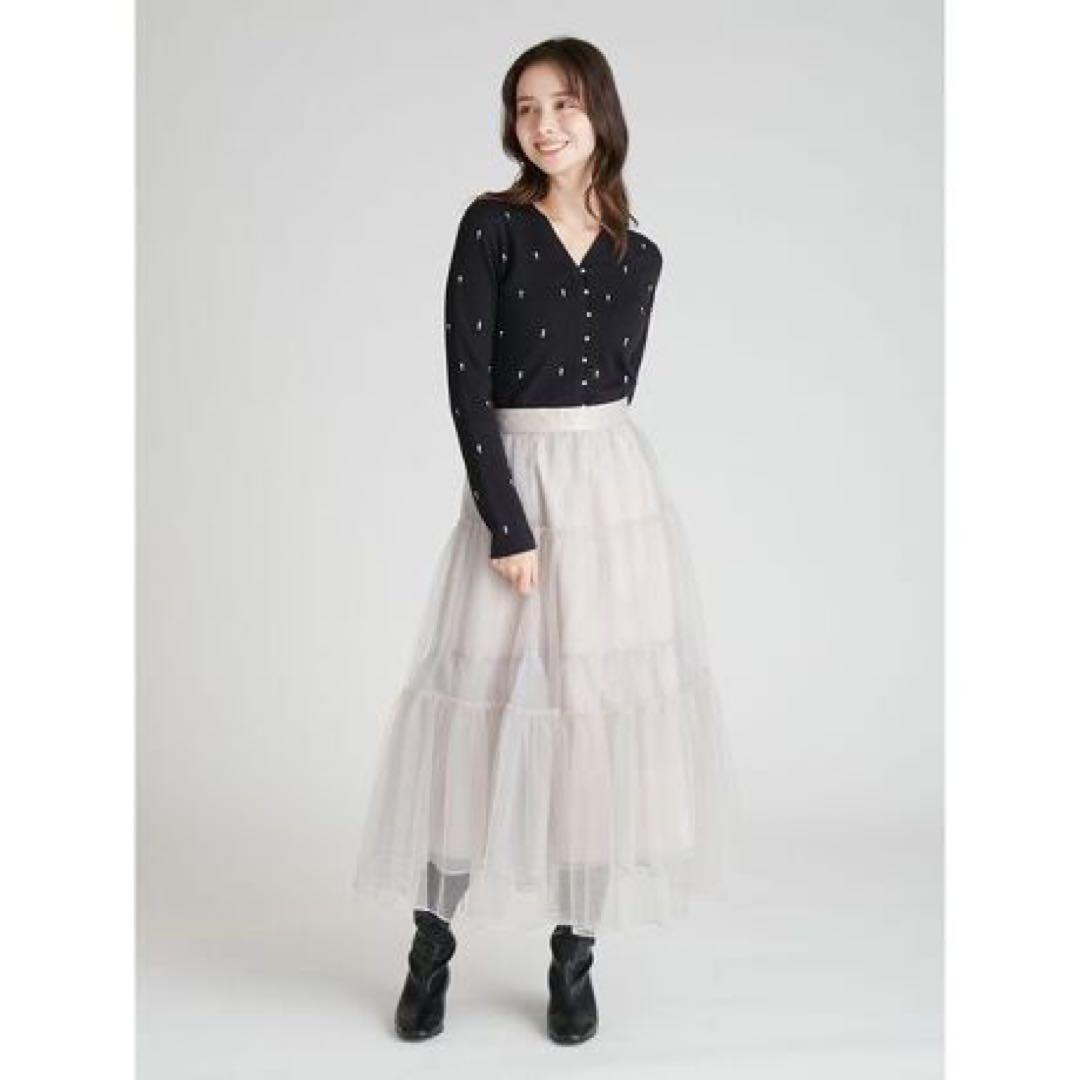 【美品】シャイニーVネックニットカーデ　CELFORD(新作) ホワイト