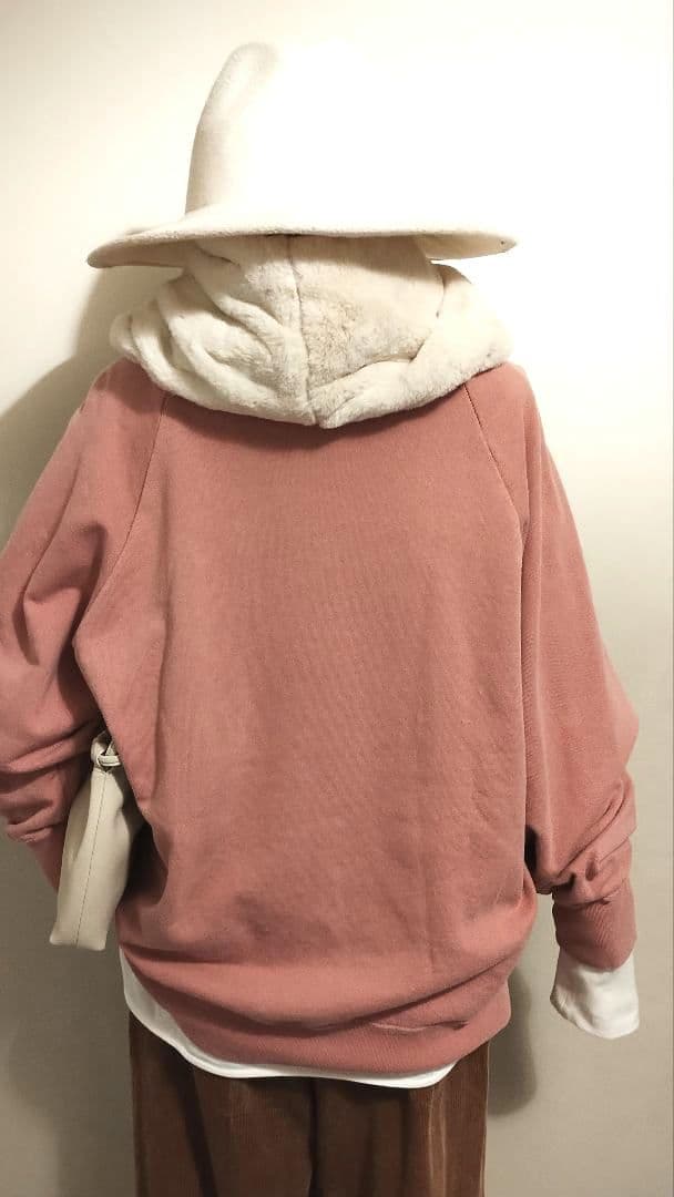 スミレ様 C6901 ロゴスウェット×コーデュロイパンツコーデ