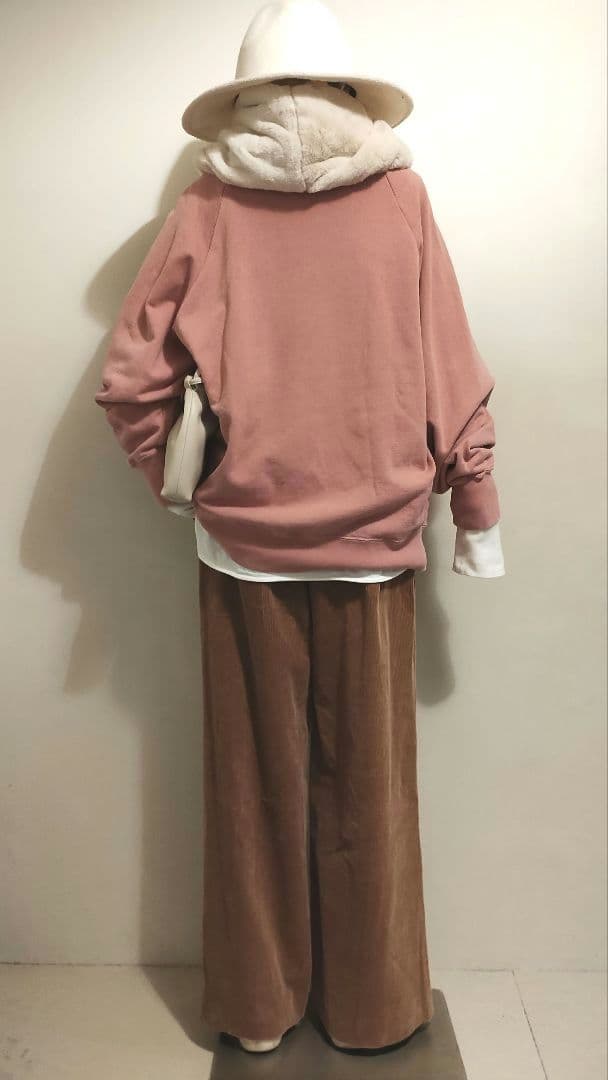 スミレ様 C6901 ロゴスウェット×コーデュロイパンツコーデ