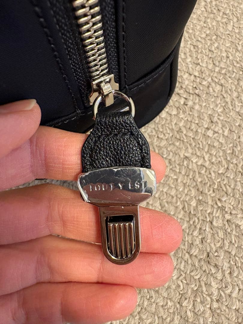 トゥティエ　ロケ ナイロン スモールバッグ