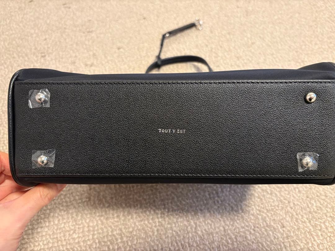 トゥティエ　ロケ ナイロン スモールバッグ