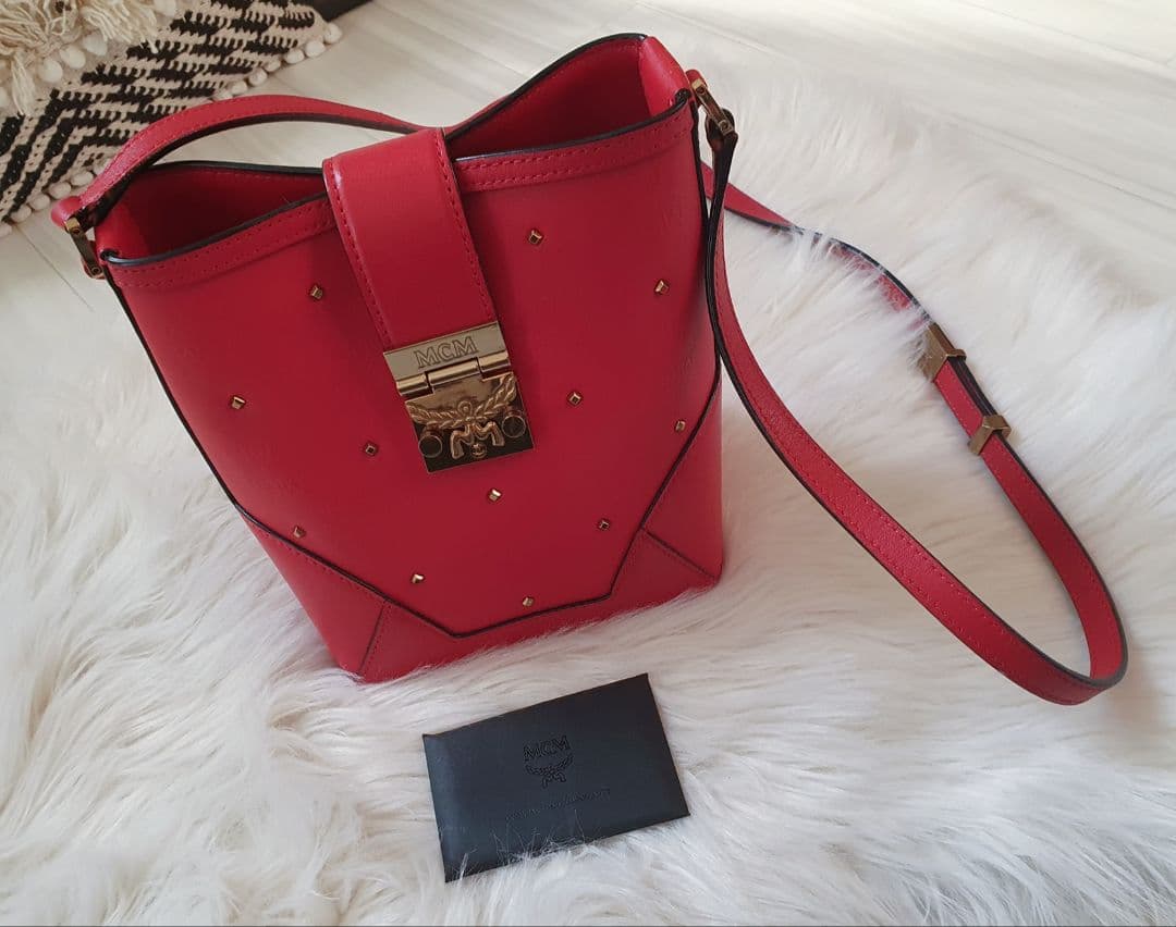 正規品ーMCM お洒落な赤いショルダーバッグ