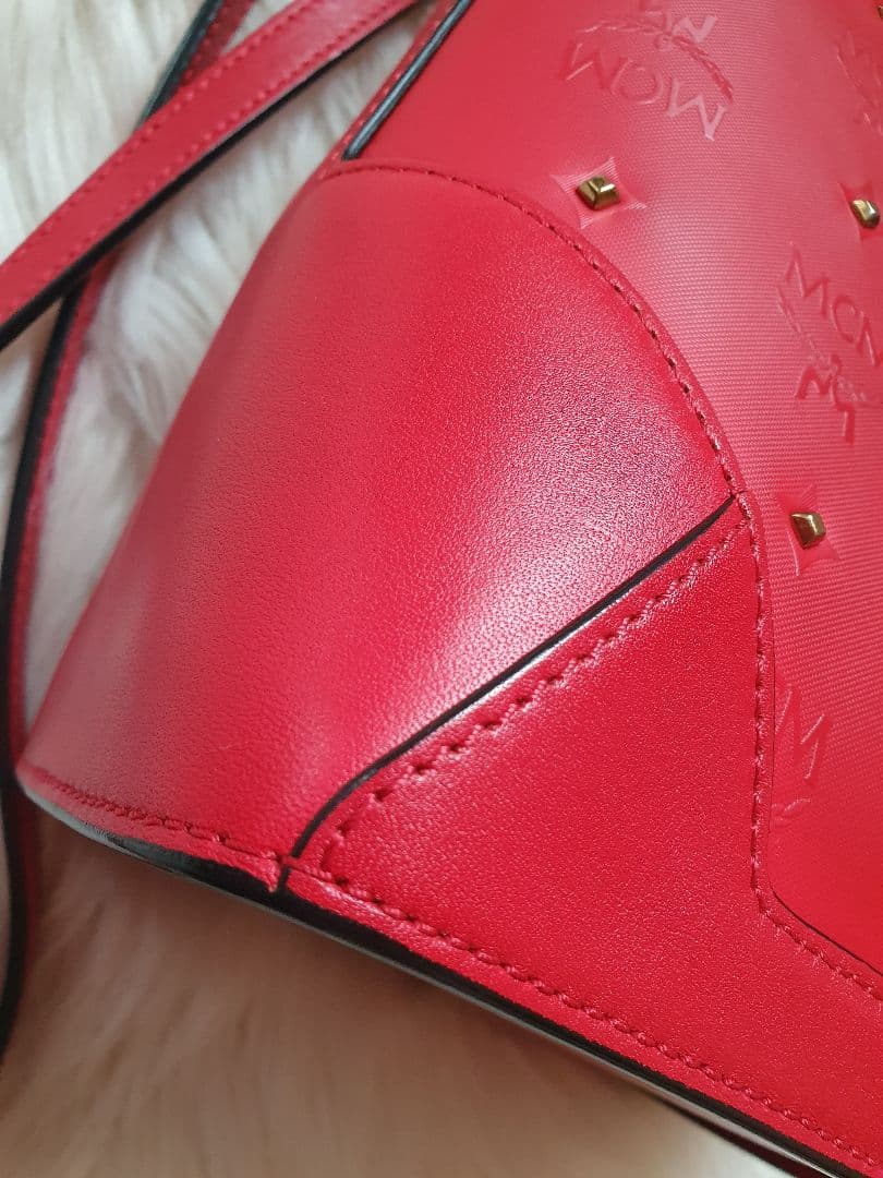 正規品ーMCM お洒落な赤いショルダーバッグ